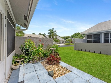 Welcome to this charming three-bedroom, two-bathroom residence - photo 37