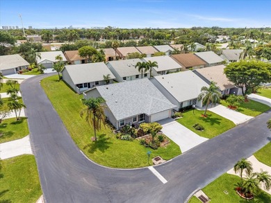 Welcome to this charming three-bedroom, two-bathroom residence - photo 39