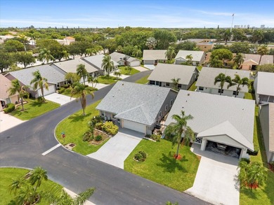 Welcome to this charming three-bedroom, two-bathroom residence - photo 41
