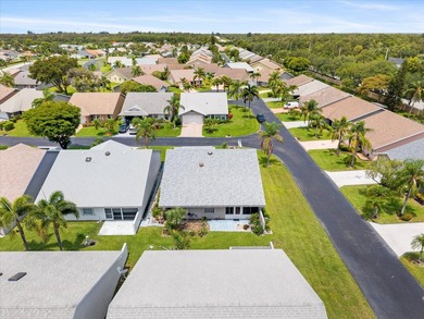 Welcome to this charming three-bedroom, two-bathroom residence - photo 42