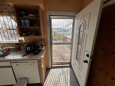 Spacious Townhouse Just 2 Blocks from the Beach & Boardwalk in - photo 8