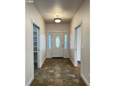 Welcome to this beautifully maintained 3-bedroom, 2.5-bath home - photo 7