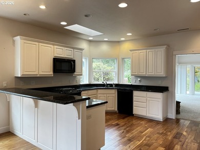 Welcome to this beautifully maintained 3-bedroom, 2.5-bath home - photo 9