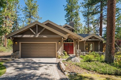 You'll love this pristine custom home in Uppaway Estates, a - photo 1