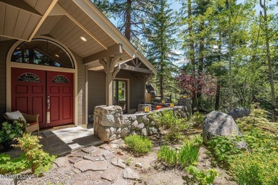 You'll love this pristine custom home in Uppaway Estates, a - photo 2