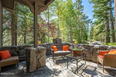 You'll love this pristine custom home in Uppaway Estates, a - photo 3