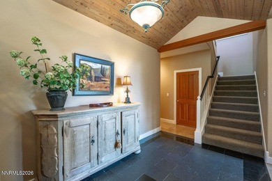 You'll love this pristine custom home in Uppaway Estates, a - photo 4