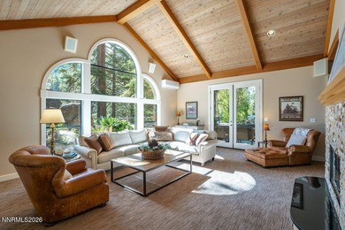 You'll love this pristine custom home in Uppaway Estates, a - photo 6