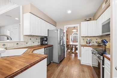 Enjoy cul-de-sac living in the Jack Nicklaus designed Pawleys