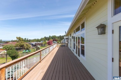 Quality home with gorgeous custom wood accents throughout. Large - photo 16