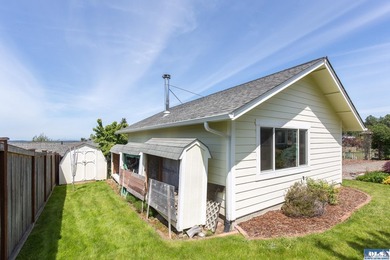 Quality home with gorgeous custom wood accents throughout. Large - photo 22