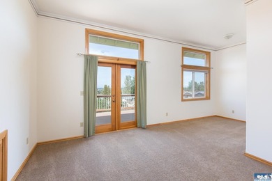 Quality home with gorgeous custom wood accents throughout. Large - photo 29