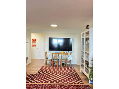 Spacious 2 Bedroom with Huge living Room and additional dining - photo 3