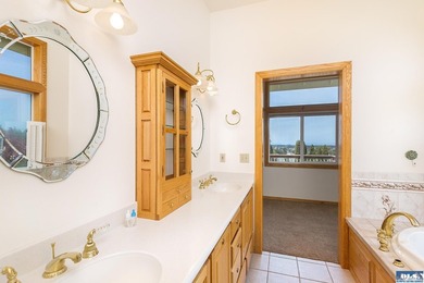 Quality home with gorgeous custom wood accents throughout. Large - photo 33