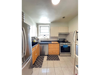 Spacious 2 Bedroom with Huge living Room and additional dining - photo 8