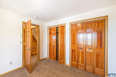 Quality home with gorgeous custom wood accents throughout. Large - photo 44