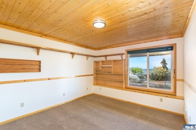 Quality home with gorgeous custom wood accents throughout. Large - photo 47