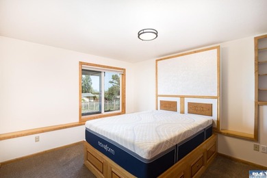 Quality home with gorgeous custom wood accents throughout. Large - photo 49