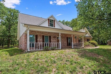 Welcome to this well maintained 3 bedroom, 2 bathroom - photo 1