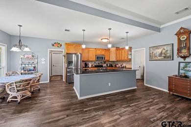 Welcome to this well maintained 3 bedroom, 2 bathroom - photo 5
