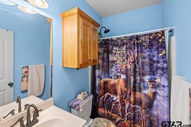 Welcome to this well maintained 3 bedroom, 2 bathroom - photo 8