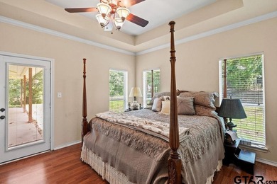 Welcome to this well maintained 3 bedroom, 2 bathroom - photo 9