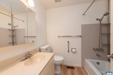 Single-level 2 bedroom, 2 bath condo with no age restriction in - photo 16