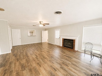 Looking for room to spread out? This beautifully updated home - photo 8