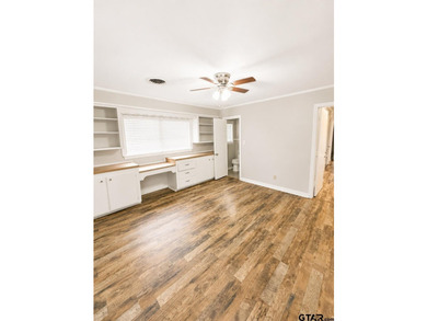 Looking for room to spread out? This beautifully updated home - photo 10