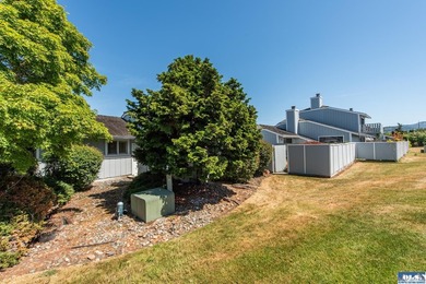 Single-level 2 bedroom, 2 bath condo with no age restriction in - photo 34