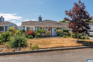 Single-level 2 bedroom, 2 bath condo with no age restriction in - photo 36