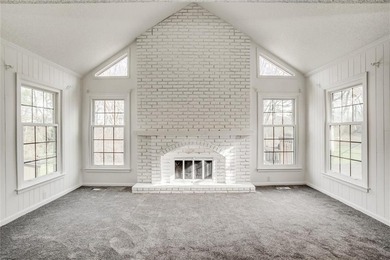 Beautifully updated and spacious home backing near the National - photo 4