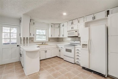 Beautifully updated and spacious home backing near the National - photo 9