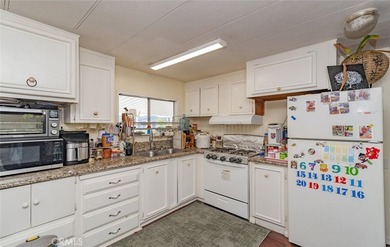 Welcome home to this well-maintained 3-bedroom, 2-bathroom - photo 10