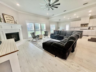 Impeccably maintained & completely move-in ready, this stunning - photo 7