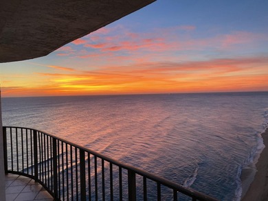 ONE OF THE BEST OCEANFRONT PENTHOUSE VALUES IN PALM BEACH - photo 1