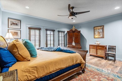 Designer's patio home in well sought after Ashbury Place in the