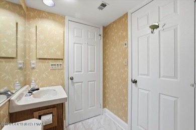 Lakefront, First-Floor, Turnkey, Beautiful Views!--It Doesn't - photo 23