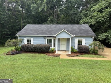 PRIVACY, CHARM, AND MOVE-IN READY LIVING COME TOGETHER! Tucked - photo 5