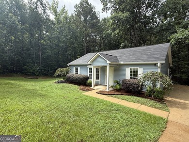PRIVACY, CHARM, AND MOVE-IN READY LIVING COME TOGETHER! Tucked - photo 6