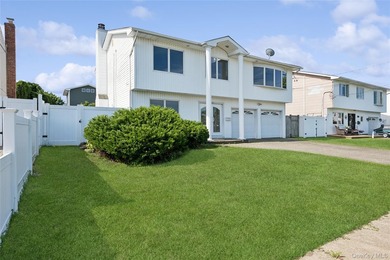 Explore this newly refreshed Hi-Ranch with beautiful waterfront - photo 1