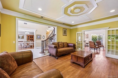 Stunning 5-bedroom, 3.5-bathroom Colonial situated on an - photo 4