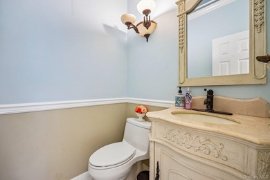 Stunning 5-bedroom, 3.5-bathroom Colonial situated on an - photo 7