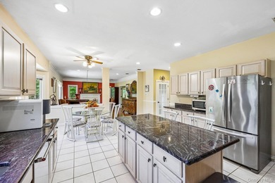 Stunning 5-bedroom, 3.5-bathroom Colonial situated on an - photo 8