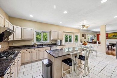 Stunning 5-bedroom, 3.5-bathroom Colonial situated on an - photo 9