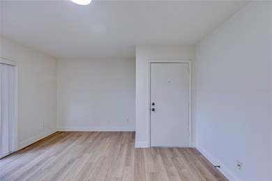 BEST VALUE WATERFRONT CONDO ON LAKE MAGDALENE!

Imagine waking - photo 7