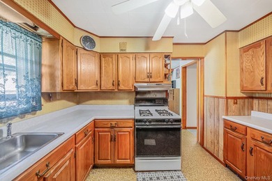 Welcome to this charming 2-bedroom, 2-bath home offering - photo 5