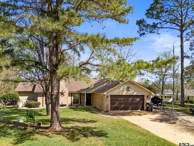 Welcome to your retreat in Holly Lake Ranch, a premier gated - photo 1
