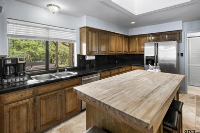 Welcome to your retreat in Holly Lake Ranch, a premier gated - photo 4