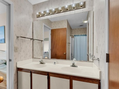 Queens Court Cottage #5 presents a unique and rare opportunity - photo 17